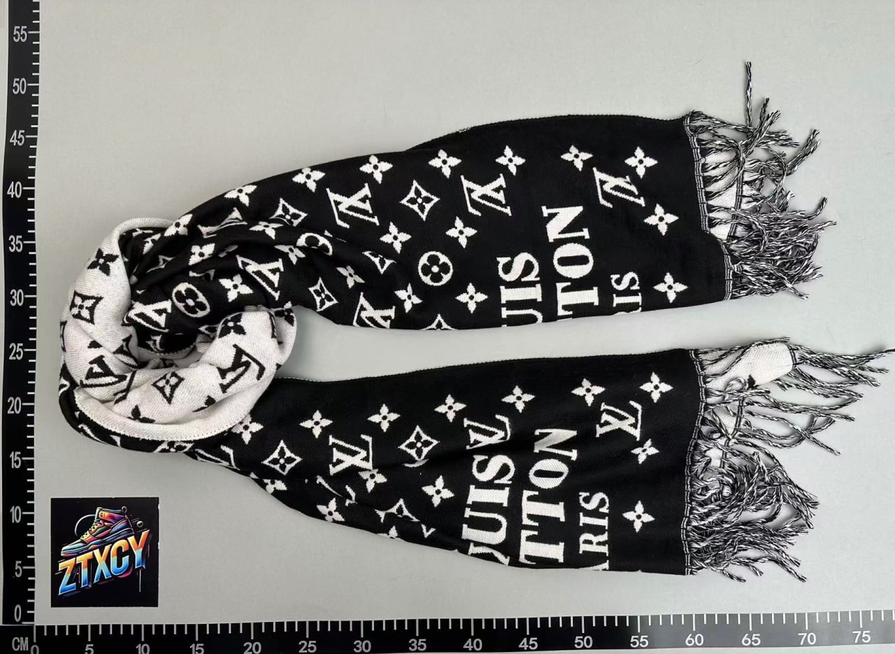 LV scarf