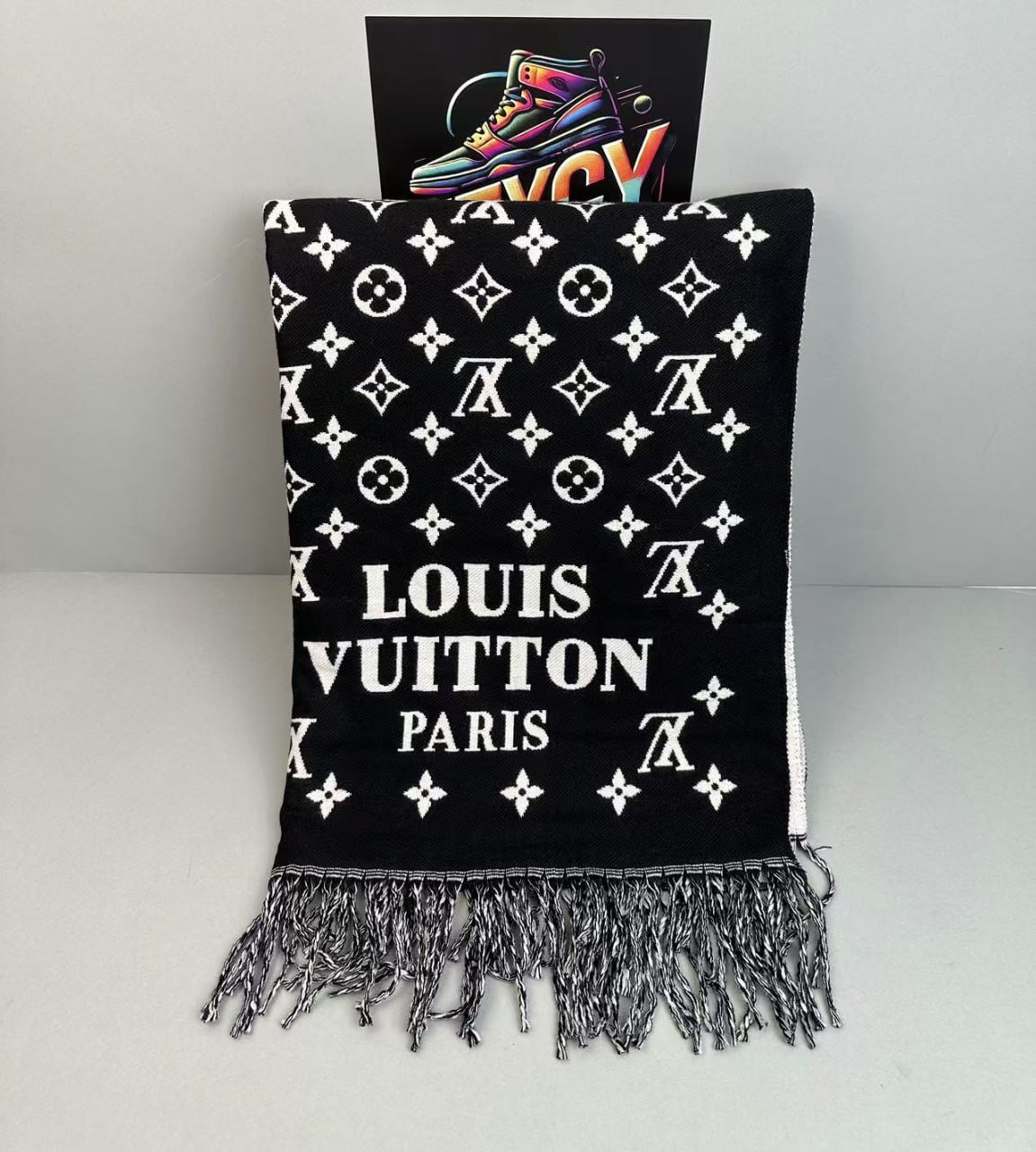 LV scarf