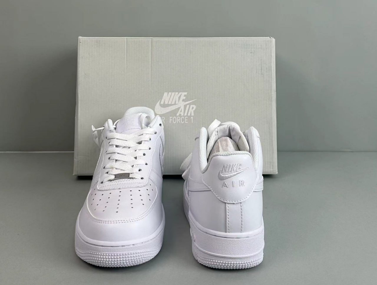 NIKE Air Force 1