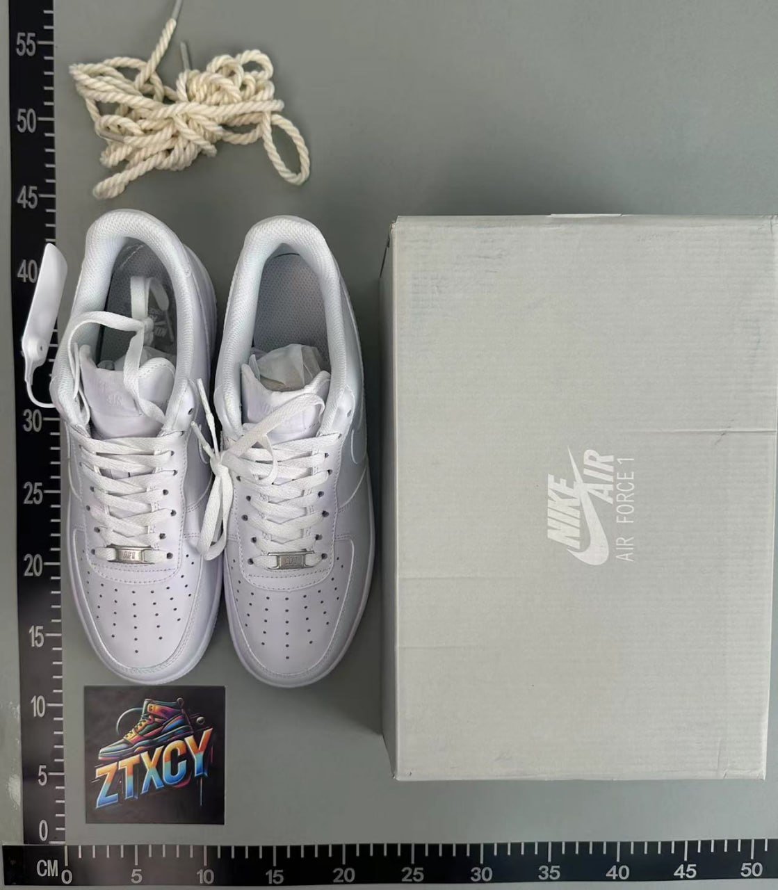 NIKE Air Force 1