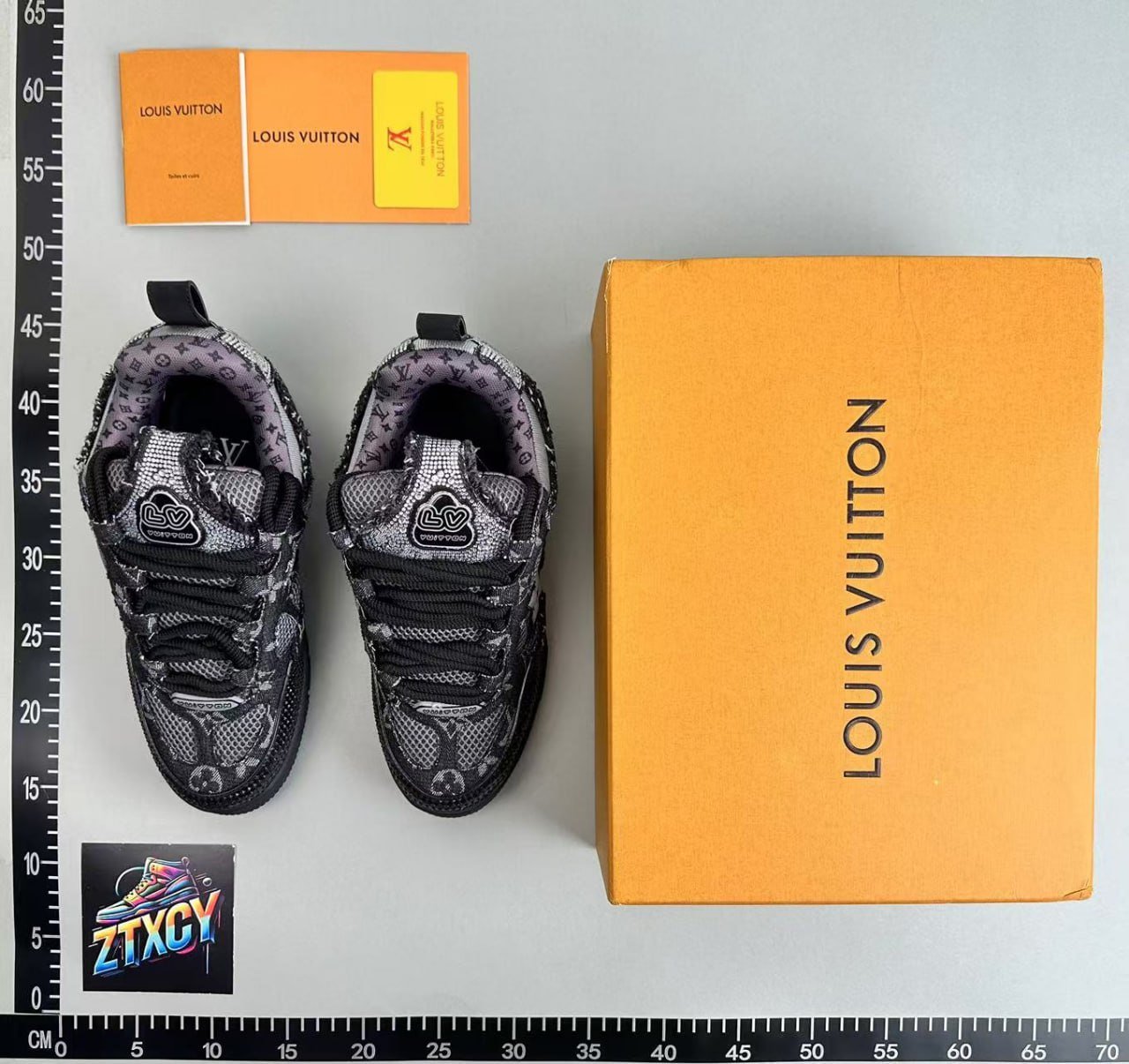 Louis Vuitton flat shoes