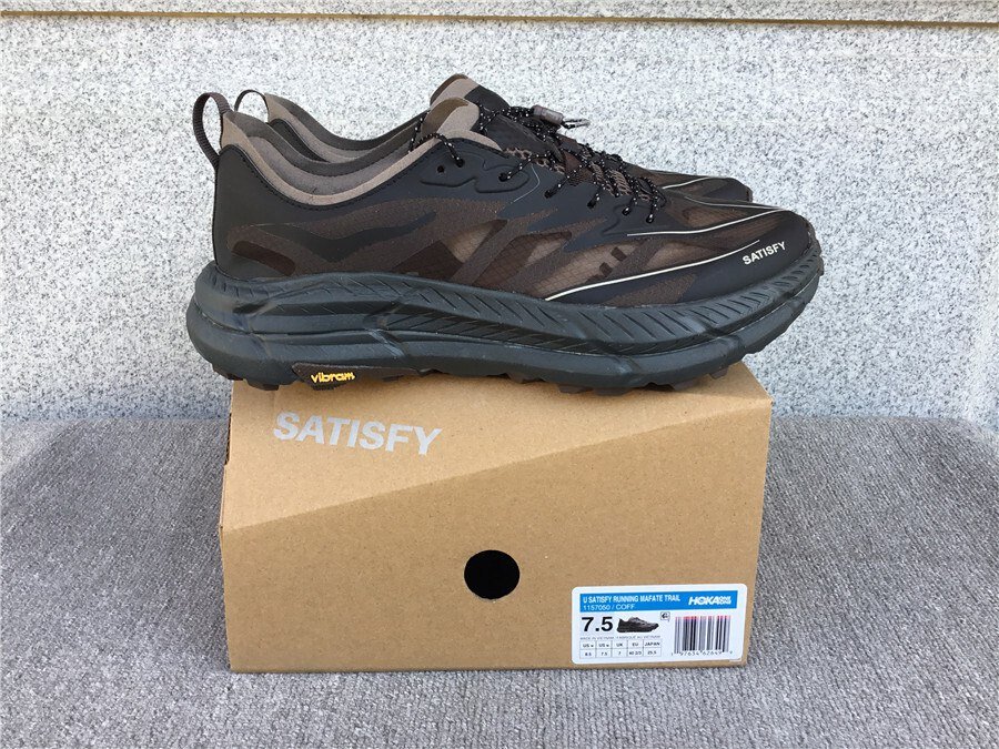 HOKA ONE ONE Satisfy