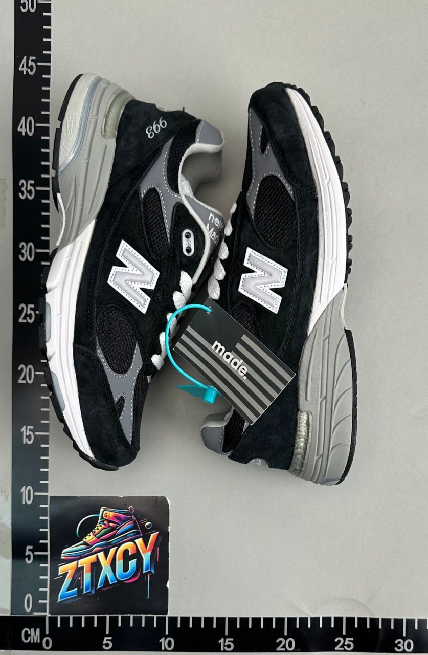  New Balance MR993