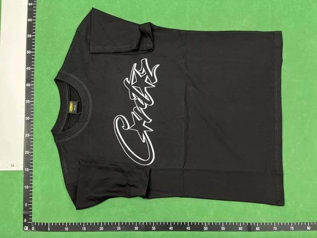 Gucci Logo T-Shirt for Men and Women - Fashionable Streetwear Design