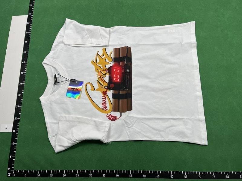 Gucci Logo T-Shirt for Men and Women - Fashionable Streetwear Design
