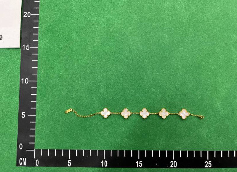 Four-Leaf Clover Bracelet in Gold, Rose Gold, and Silver with Agate and Mother of Pearl